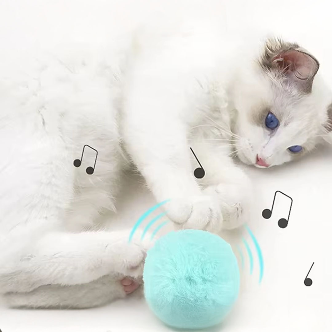 Котка с плюшена топка със звуци